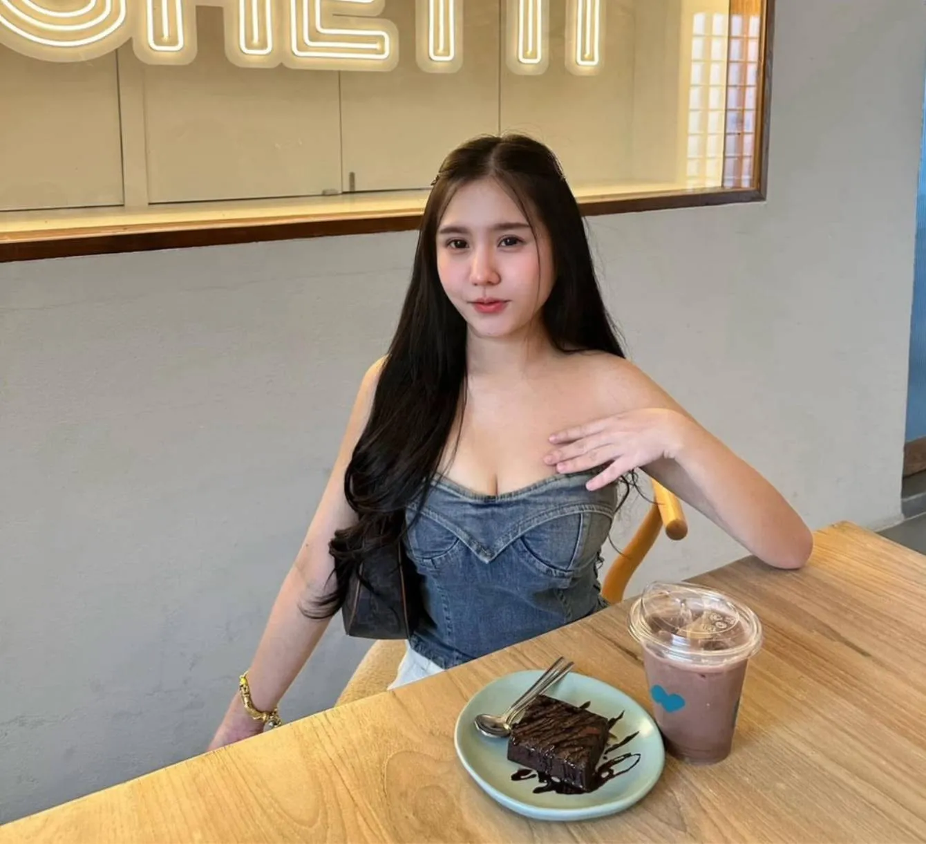 น้องเพ้นท์ รับงานไซด์ไลน์ Samut Prakan Bang Phli บางพลี บิ๊กซีบางพลี แบริ่ง เทพารักษ์ ลาซาล ปากน้ำ หนามแดง รามคำแหง บางปลา คลองขุด ศรีนครินทร์ กิ่งแก้ว บางเสาธง หนามแดง สมุทรปราการ สุขุมวิท ลาดกระบัง พระประแดง บางบ่อ  หัวเฉียว อุดมสุข อ่อนนุช สุวรรณภูมิ แพรกษา ซอยมังกร บางปู  บางนา สำโรง ร่มเกล้า ประเวศ พัฒนาการ ศรีนครินทร์ ลาดกระบัง พระโขนง ประเวศ รามคำแหง รูปที่ 3 | NongNong